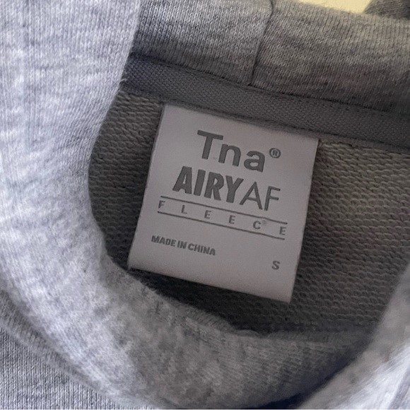 Aritzia TNA Airy Fleece Hoodie in Grey - Picture 4 of 4